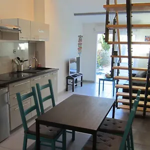 Apartment A, Grans
